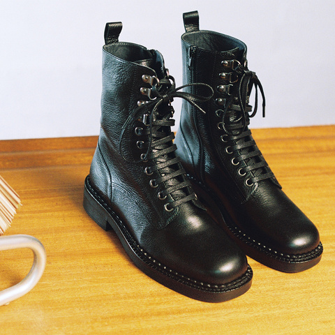 Boots &agrave; lacets et &agrave; talons noir