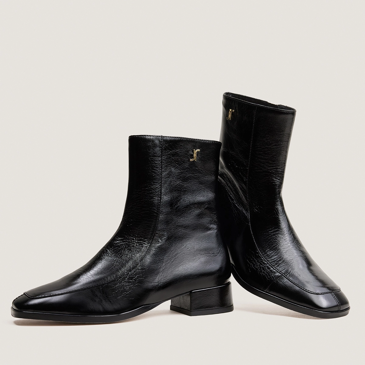 Bottines à bout carré en cuir vieilli noir | VAREL | Jonak