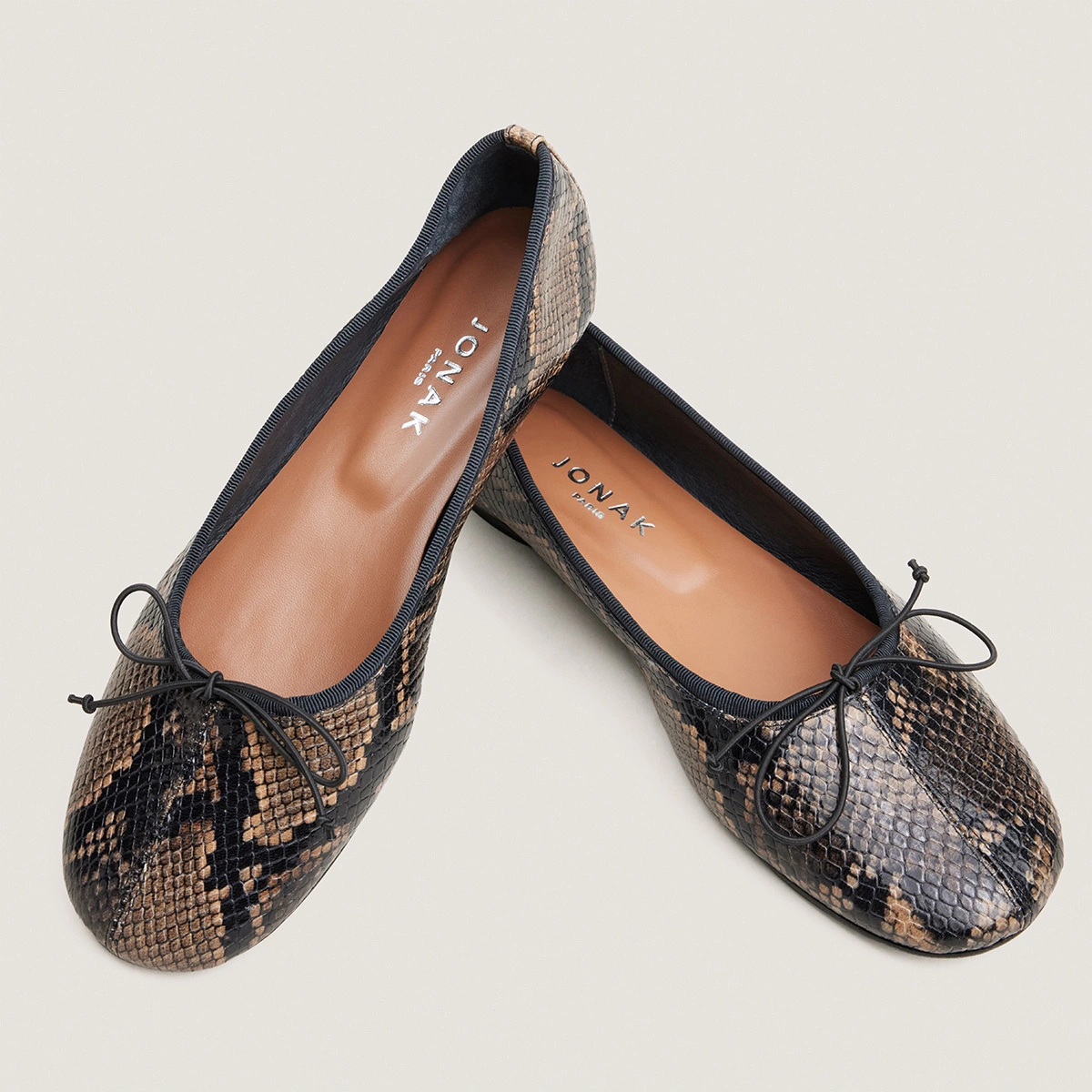 Ballerines à petits lacets en cuir effet python taupe | DALLETTE | Jonak