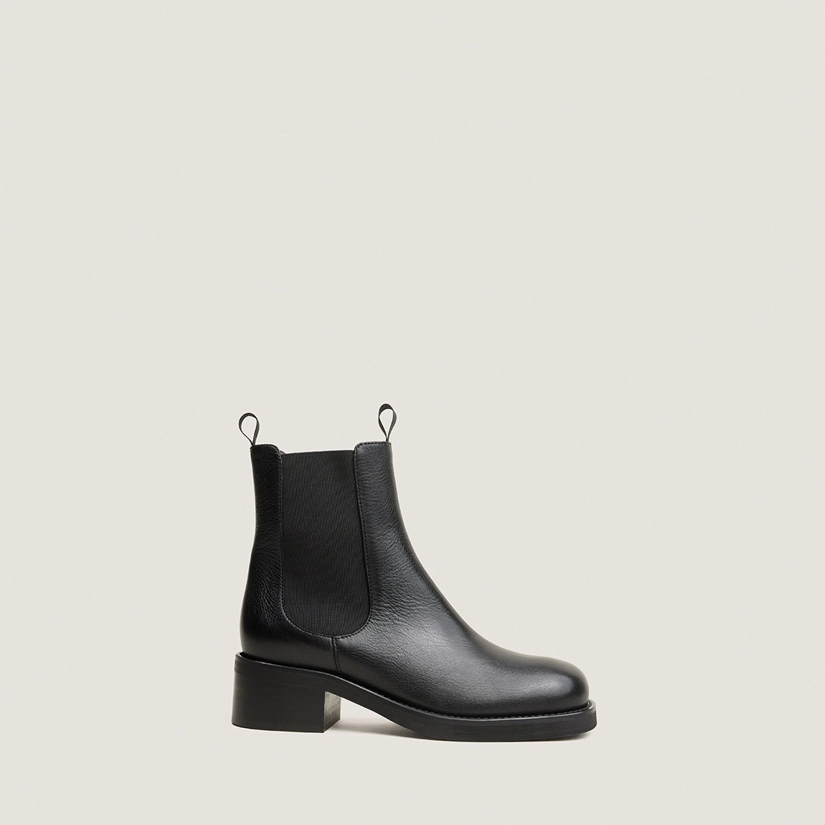 Boots Chelsea à talons et bouts ronds en cuir grainé noir | DIALO | Jonak