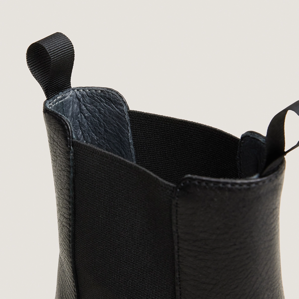 Boots Chelsea à talons et bouts ronds en cuir grainé noir | DIALO | Jonak