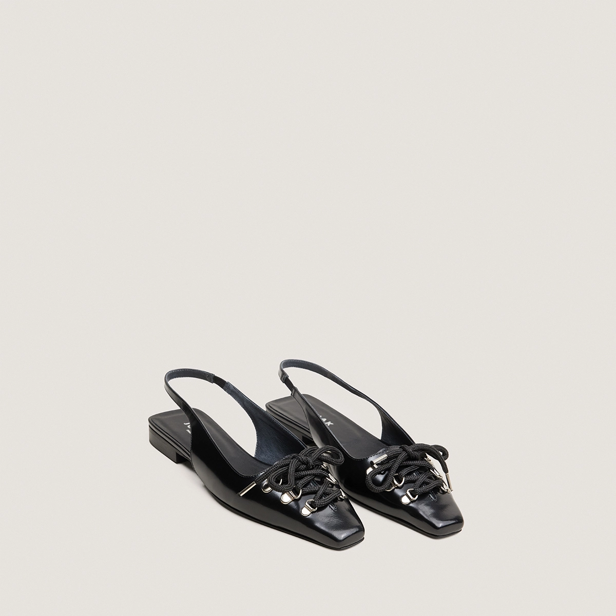 Ballerines slingbacks à lacets en cuir glacé noir | DINOU | Jonak