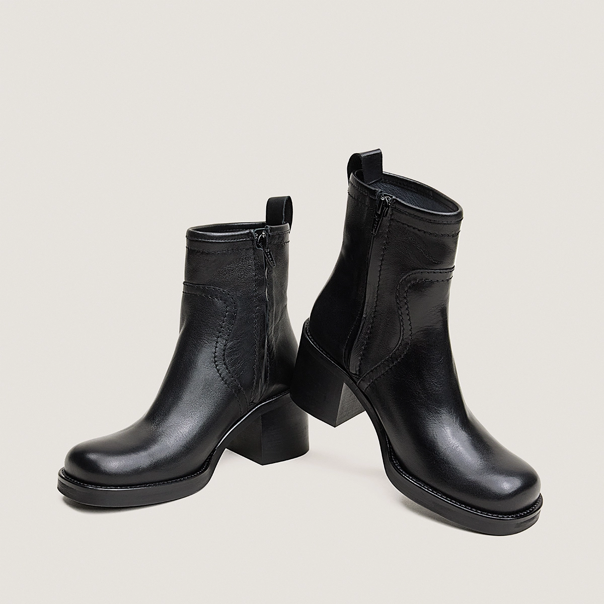 Bottines à talon en cuir noir | DIVALO | Jonak