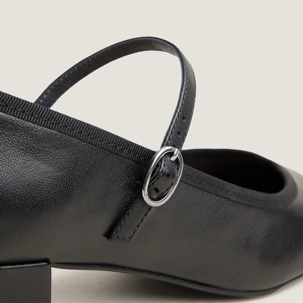 Babies à talon en cuir noir | DOURO | Jonak