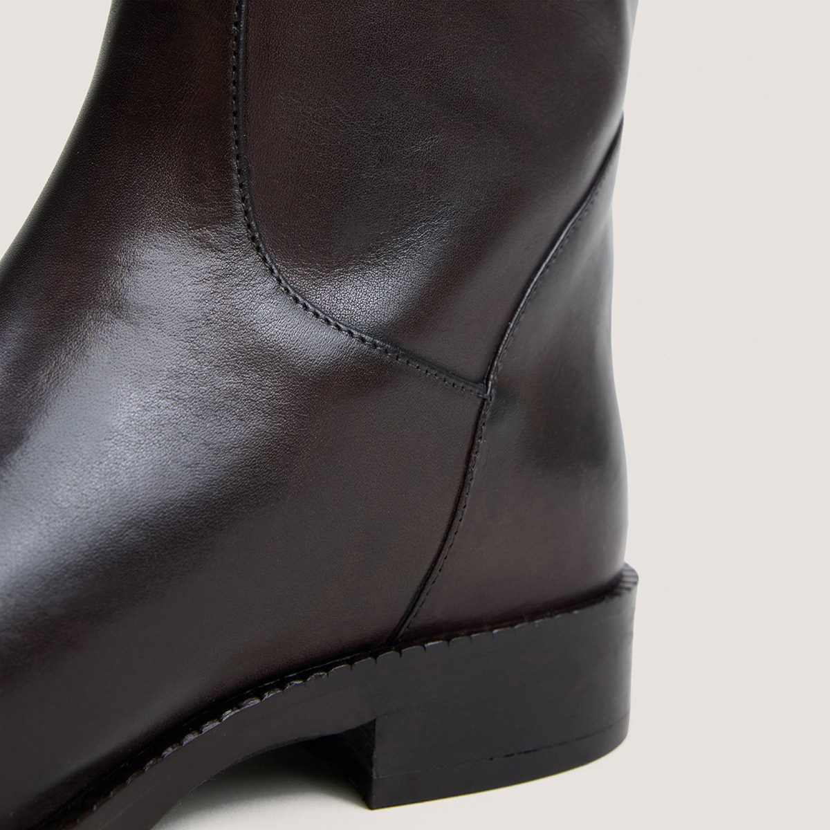 Bottes &agrave; bouts ronds marron fonc&eacute;