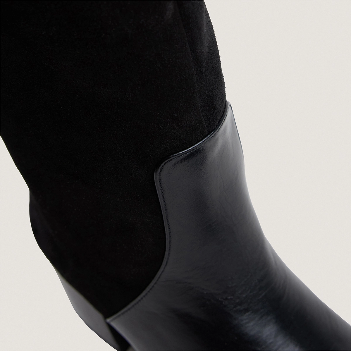 Bottes à bouts pointus en cuir noir et croute noire | PRIME | Jonak