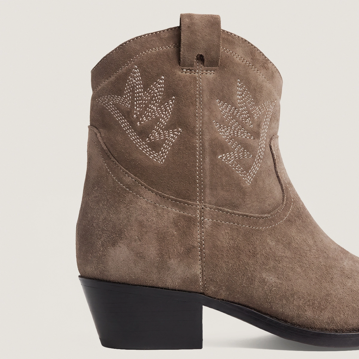 Bottines à bouts pointus en croûte taupe | DELUS | Jonak