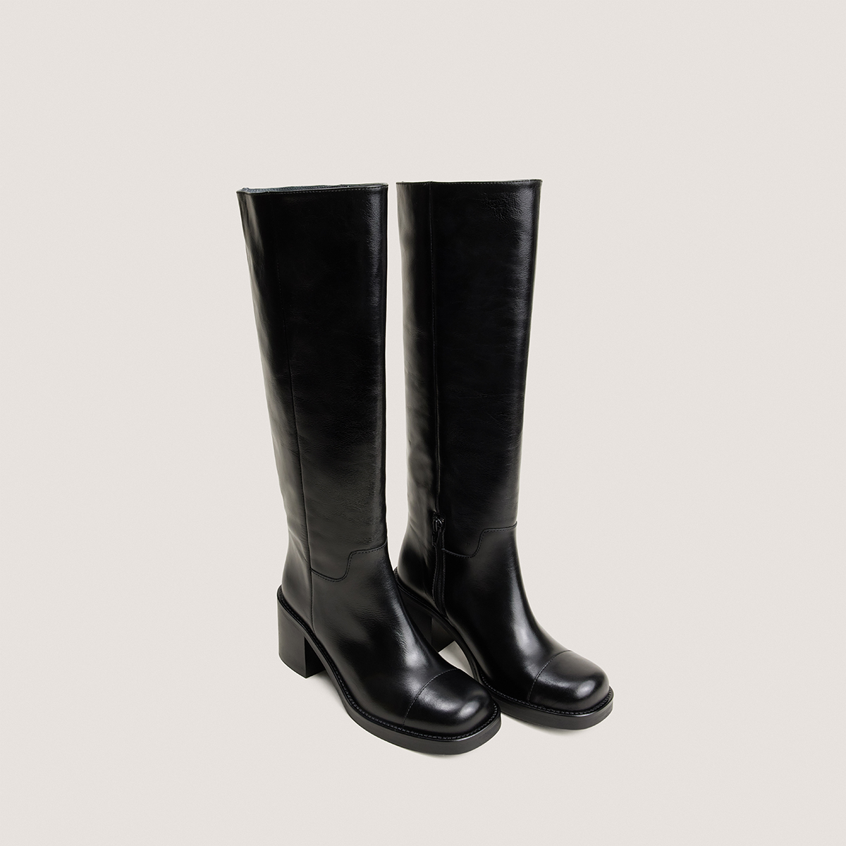 Bottes &agrave; talons et bouts ronds noir