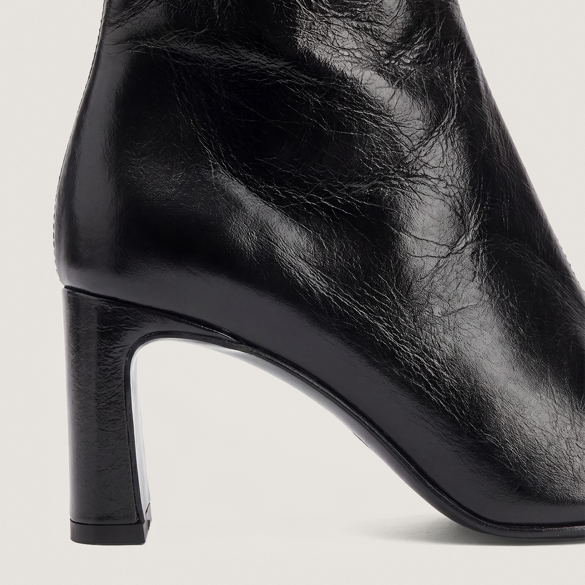 Bottines &agrave; talons et bouts carr&eacute;s noir