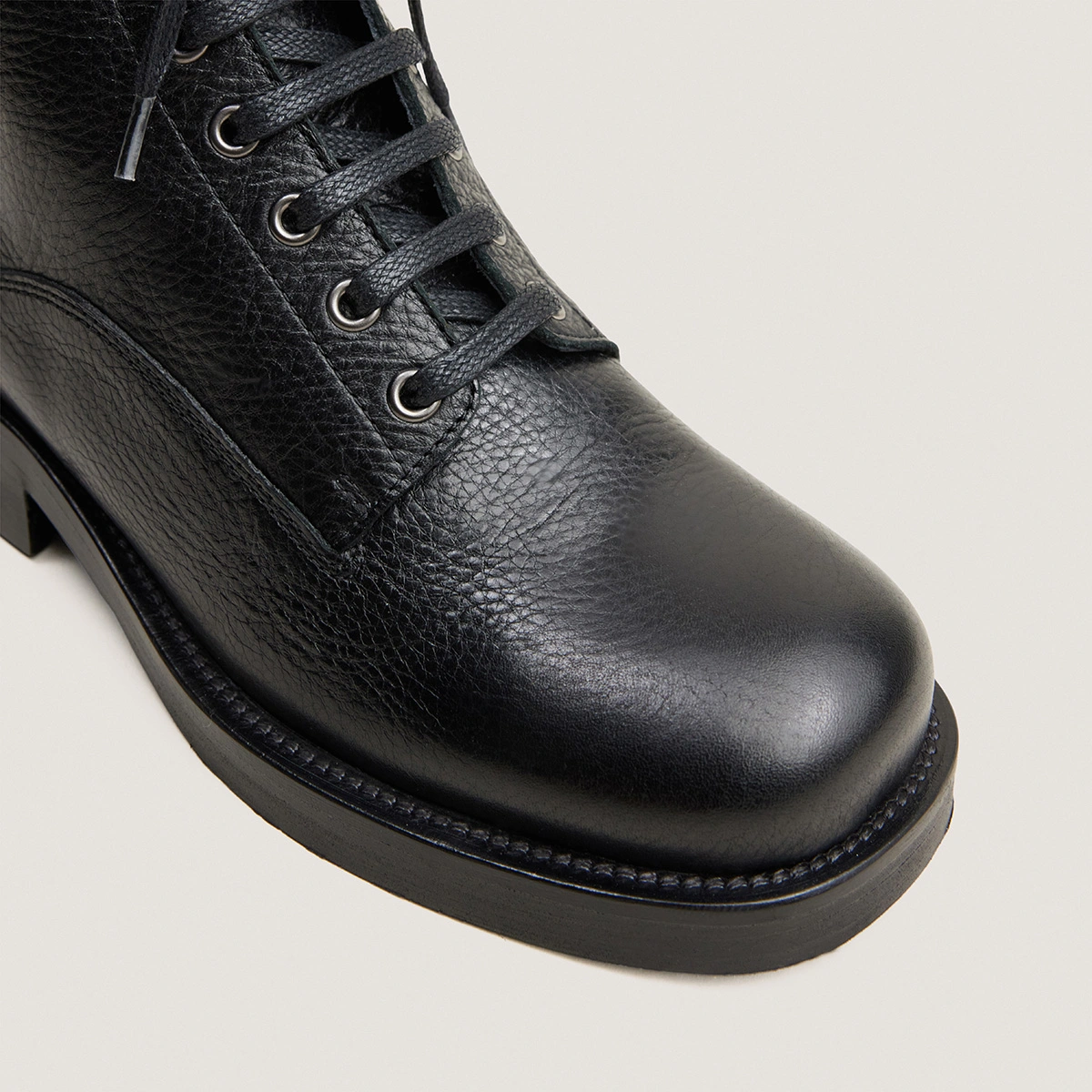 Boots à lacets en cuir grainé noir | DIOLE | Jonak