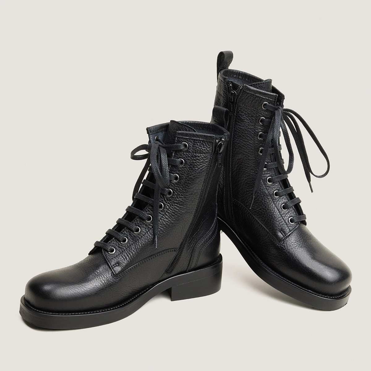 Boots à lacets en cuir grainé noir | DIOLE | Jonak