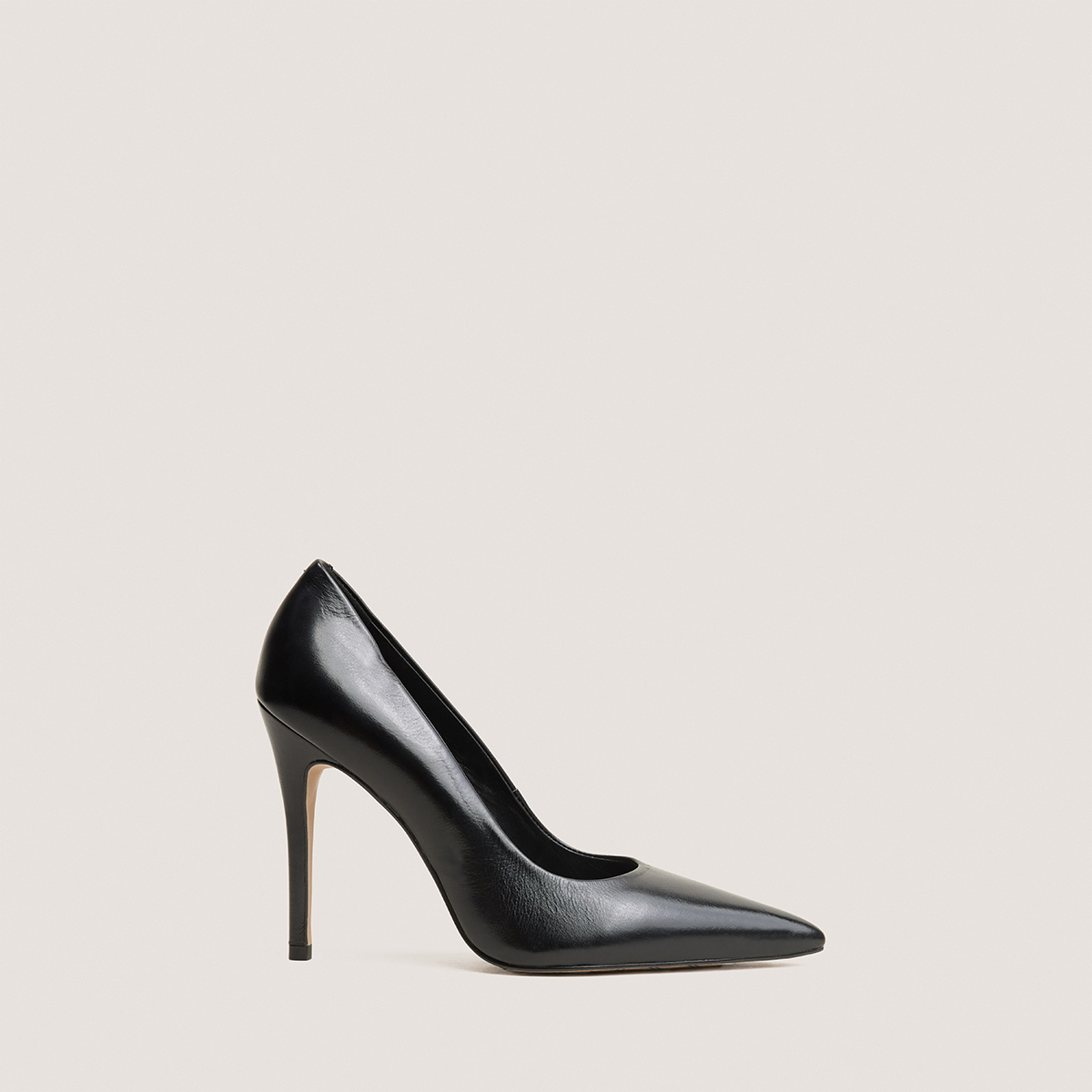 Escarpins à bouts pointus en cuir noir | FURTIVE | Jonak