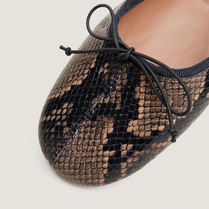 Ballerines à petits lacets taupe