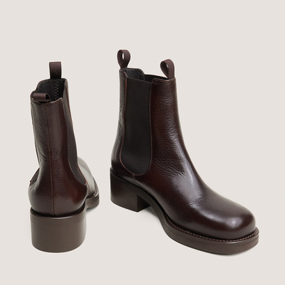 Boots Chelsea &agrave; talons et bouts ronds en cuir grain&eacute; marron fonc&eacute; | DIALO