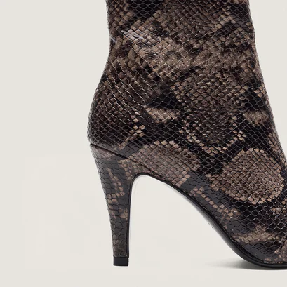 Bottines à bouts pointus taupe