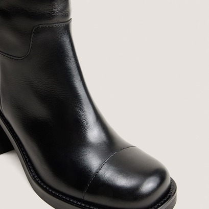 Bottes &agrave; talons et bouts ronds en cuir noir | DIVALA | Jonak