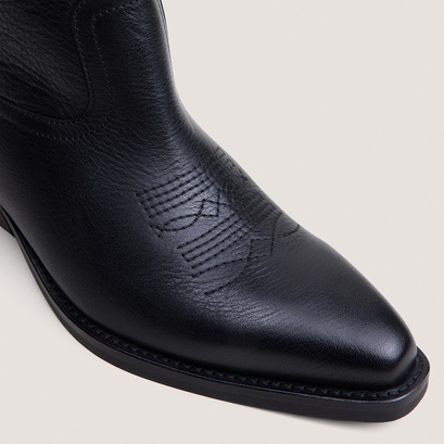 Bottes à talons et bouts pointus noir