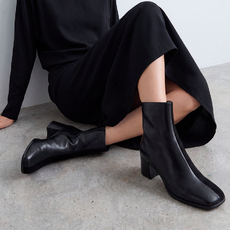 Bottines &agrave; talon noir