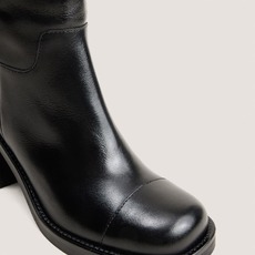 Bottes &agrave; talons et bouts ronds noir