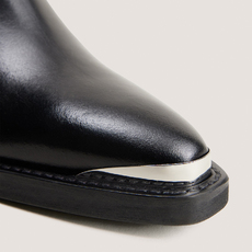 Bottines courtes &agrave; talons biseaut&eacute;s et bouts pointus noir