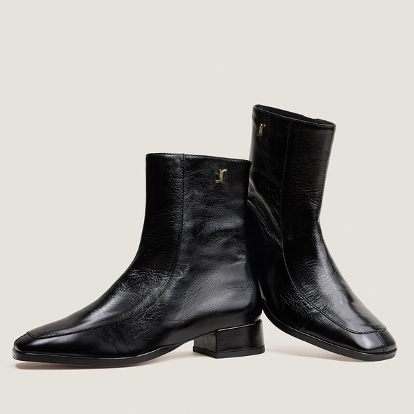 Bottines à bout carré en cuir vieilli noir | VAREL | Jonak