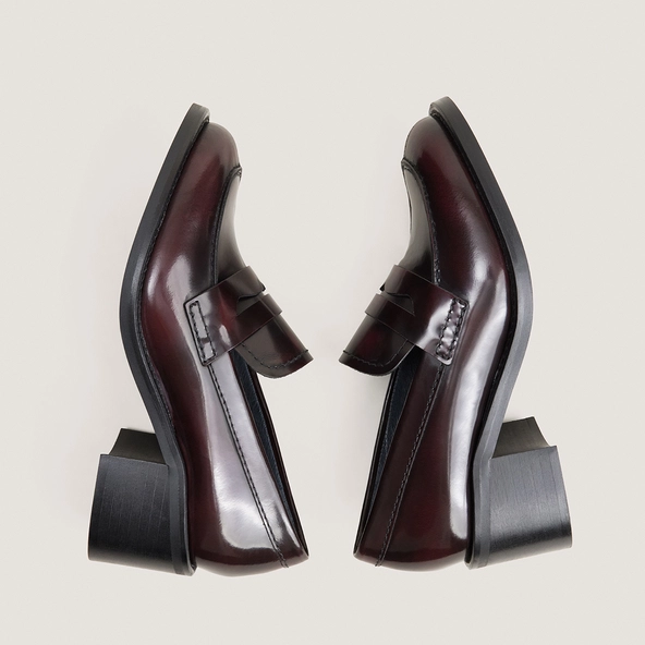 Mocassins &agrave; talon en cuir glac&eacute; bordeaux | DOLLEGE | Jonak