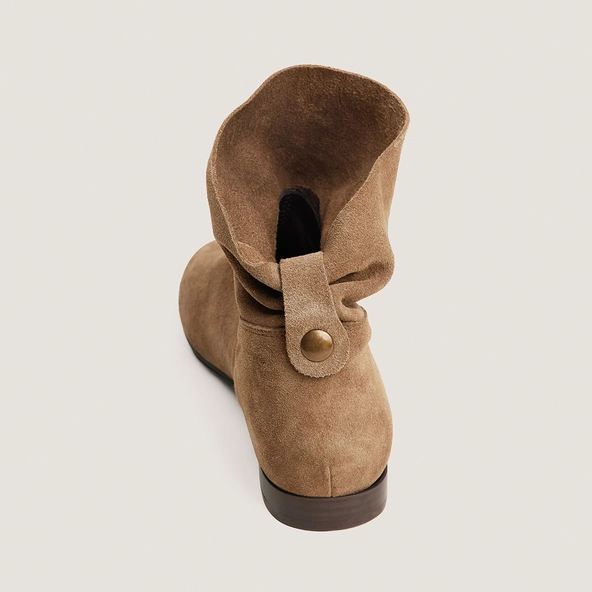 Boots &agrave; talon plats en croute taupe | PLUTON | Jonak