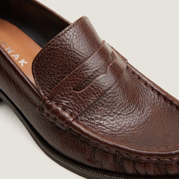 Mocassins à talon en cuir grainé marron | DELICIEUX | Jonak