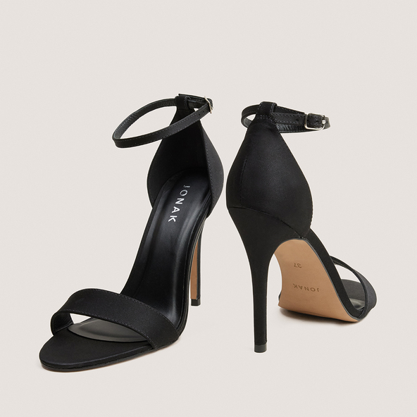 Sandales &agrave; talons hauts et bouts ronds en satin noir | FRISSON | Jonak