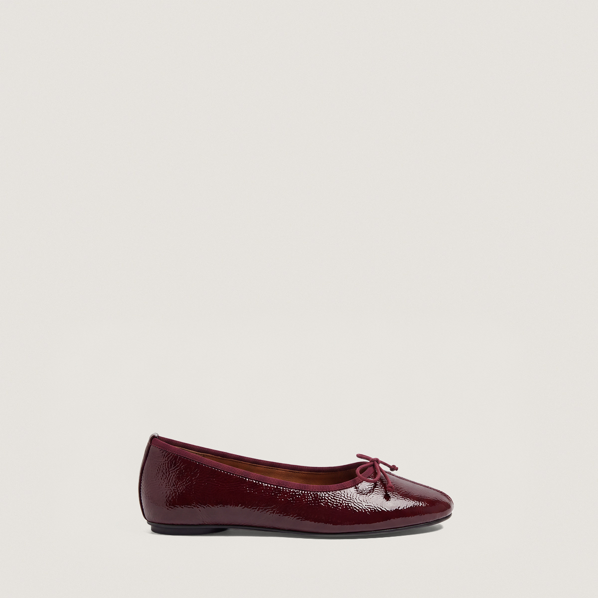 Ballerines à petits lacets en vernis plissé bordeaux | DALLETTE | Jonak
