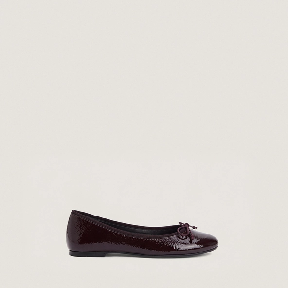 Ballerines &agrave; petits lacets en vernis pliss&eacute; bordeaux | DALLERINE | Jonak