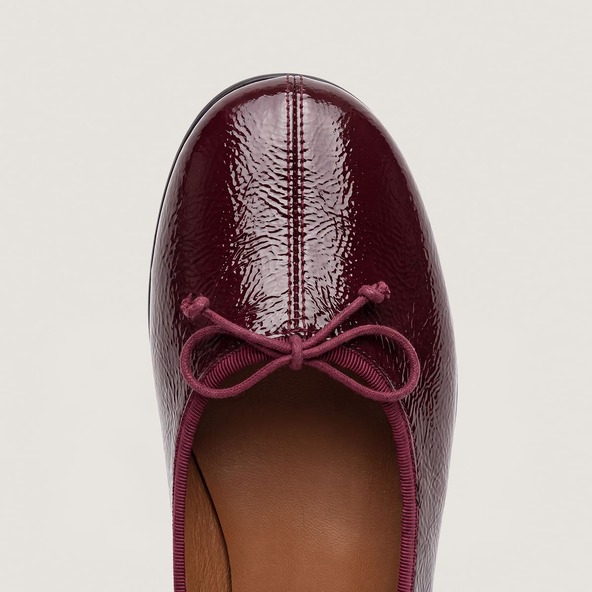 Ballerines à petits lacets en vernis plissé bordeaux | DALLETTE | Jonak