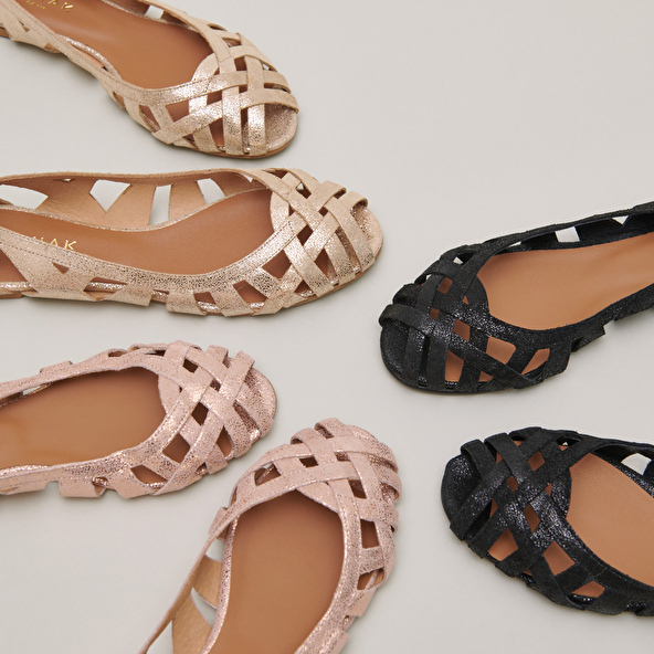 Ballerines ajourées en croûte laminée noire | DERAY | Jonak