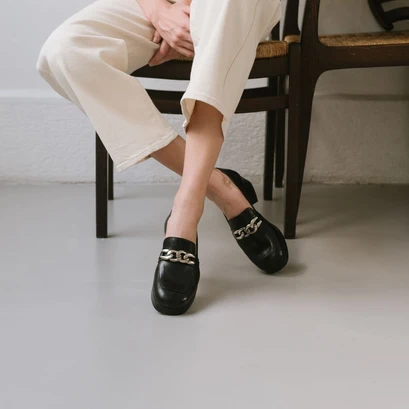 Mocassins &agrave; talon en cuir vieilli noir | VIANE | Jonak