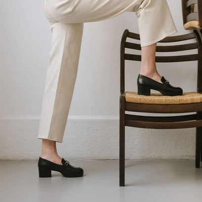 Mocassins &agrave; talon en cuir vieilli noir | VIANE | Jonak