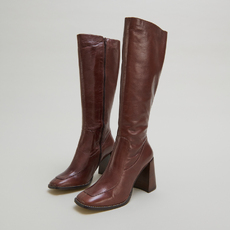 Bottes hautes &agrave; bouts carr&eacute;s marron
