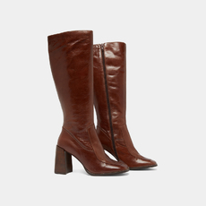 Bottes hautes &agrave; bouts carr&eacute;s marron