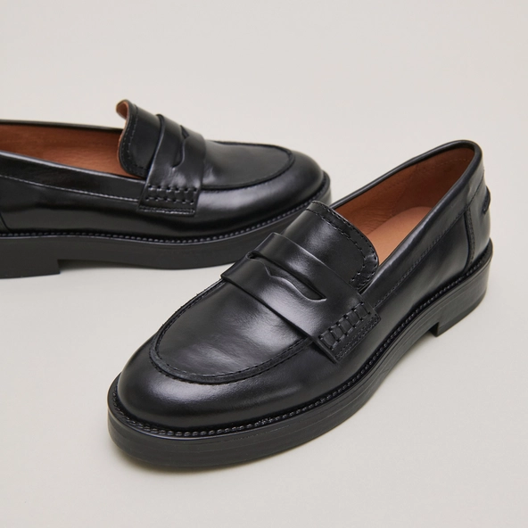 Mocassins à bouts ronds en cuir noir | MIRNA | Jonak