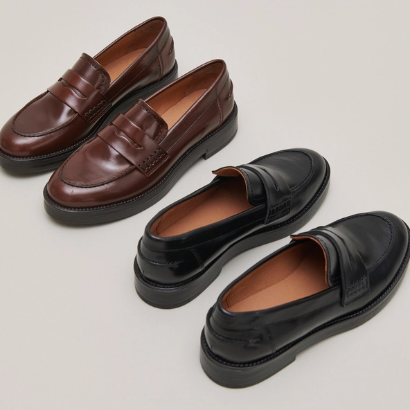 Mocassins à bouts ronds en cuir noir | MIRNA | Jonak