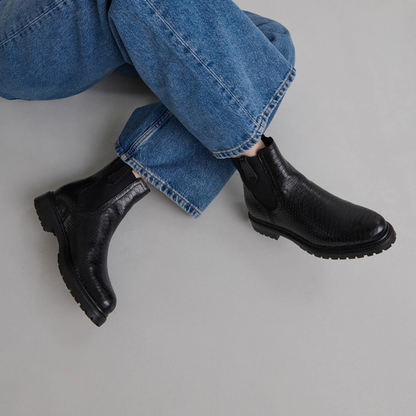 Boots à semelles crantées et élastiques en reptile noir | CANDIDE | Jonak