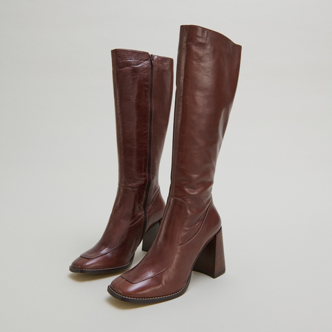 Bottes hautes &agrave; bouts carr&eacute;s marron