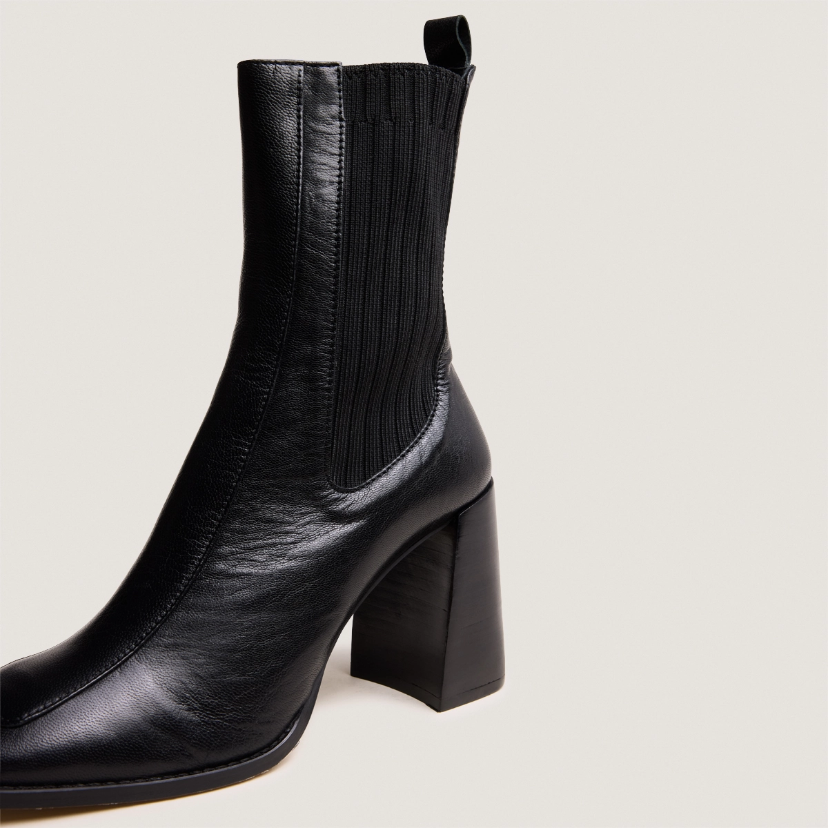 Bottines à talons hauts en cuir noir | VANTI | Jonak