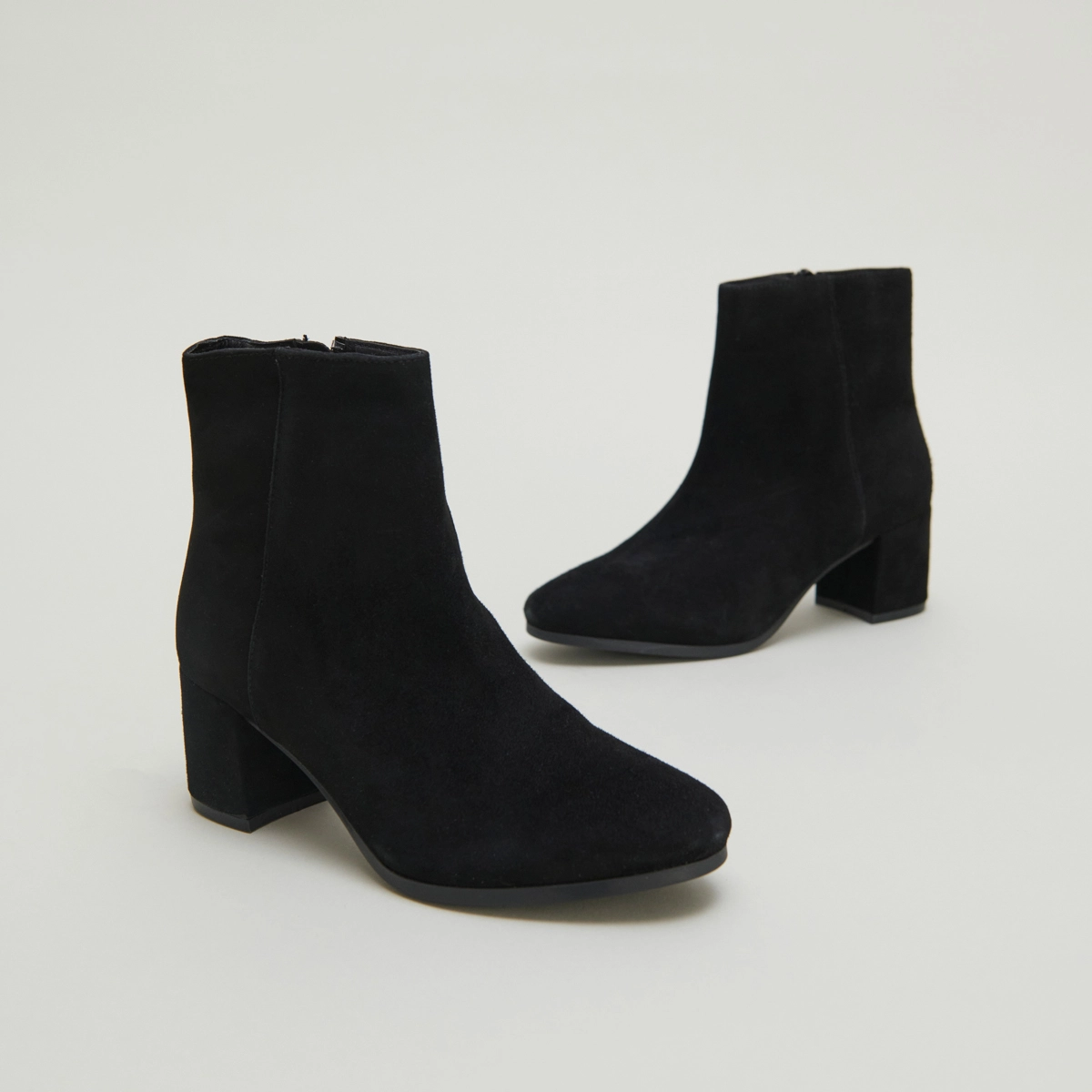 Boots &agrave; talons en velours noir | ANNICK | Jonak