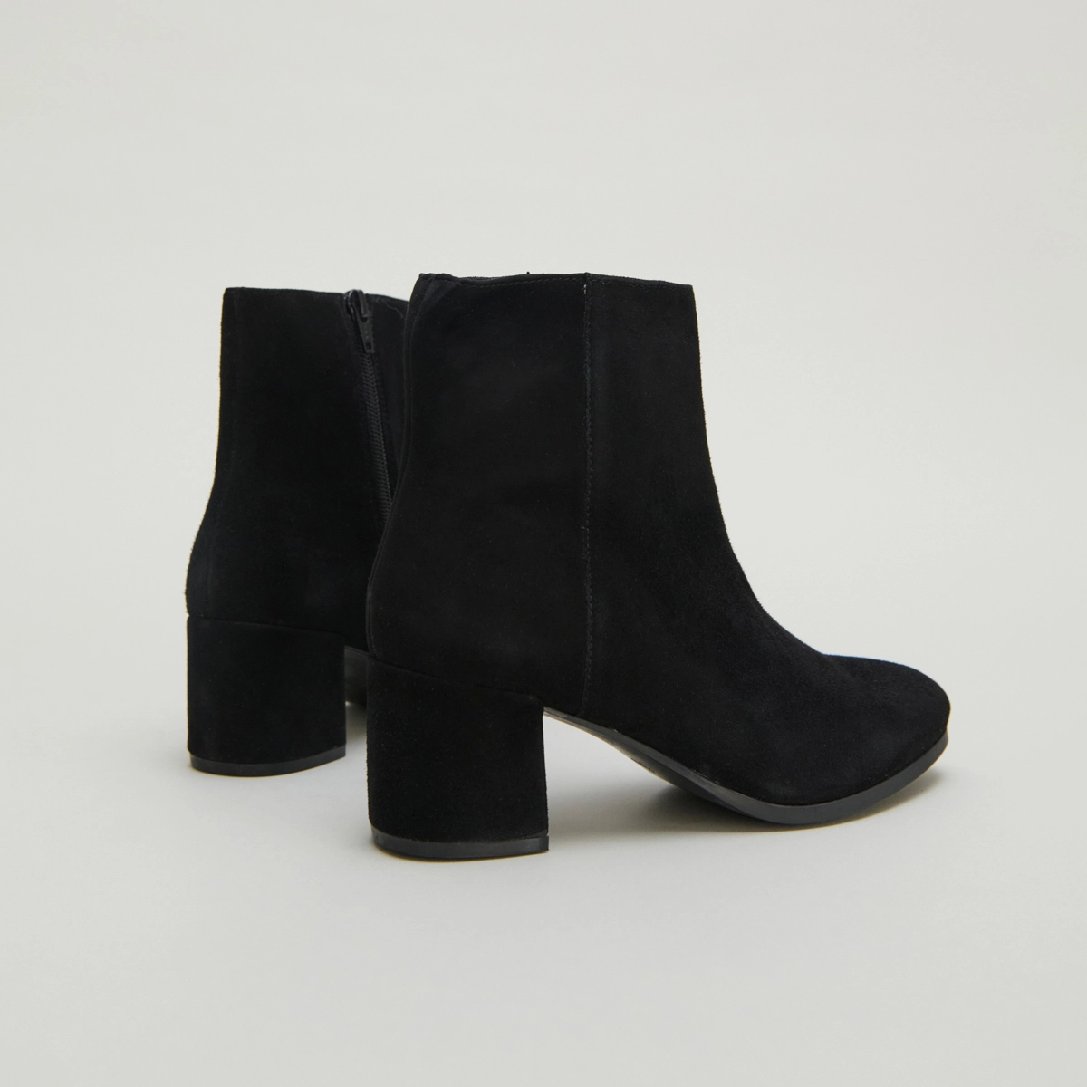 Boots &agrave; talons en velours noir | ANNICK | Jonak