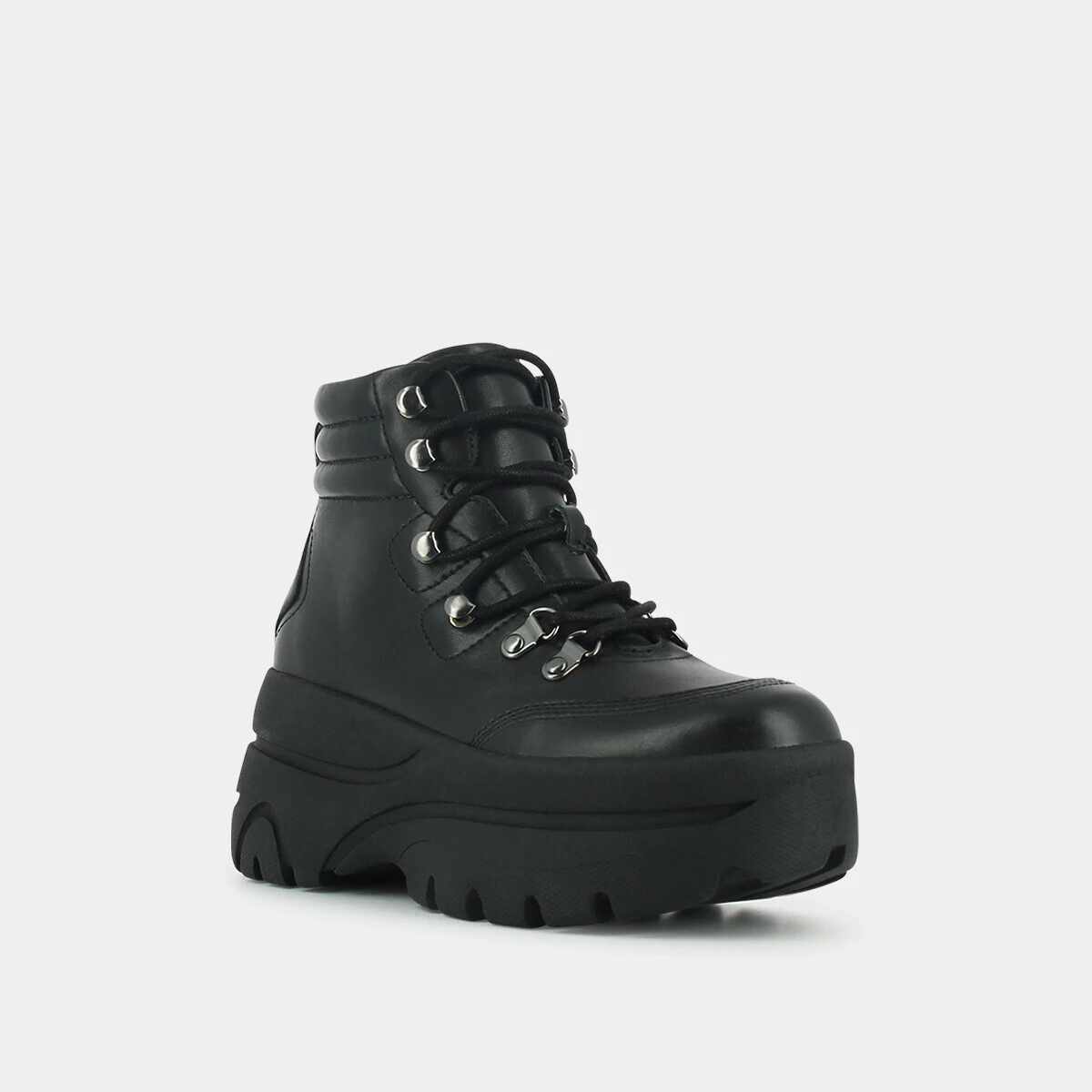 Boots à lacets et semelles plateformes en cuir noir | GASTON | Jonak