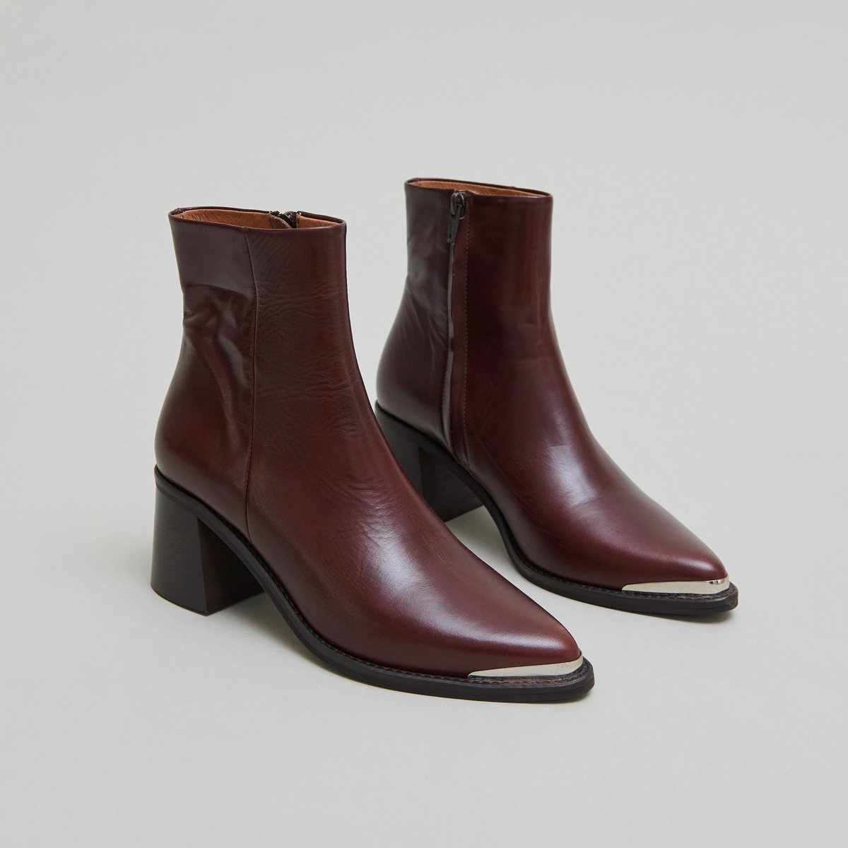 Bottines à talon et embout doré en cuir marron | DELO | Jonak
