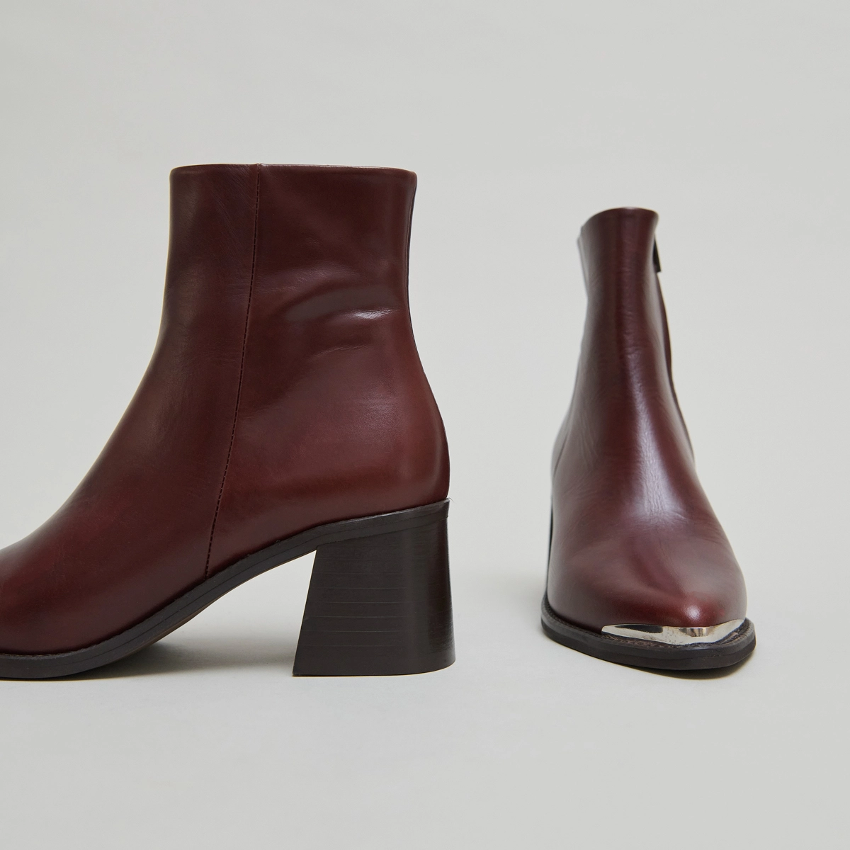 Bottines à talon et embout doré en cuir marron | DELO | Jonak