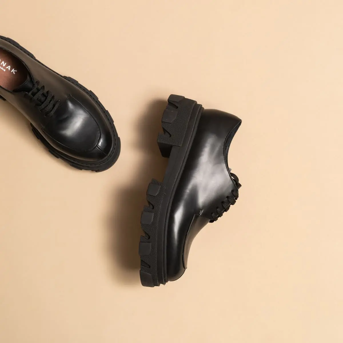 Derbies à semelles crantées en cuir noir | DEMER | Jonak