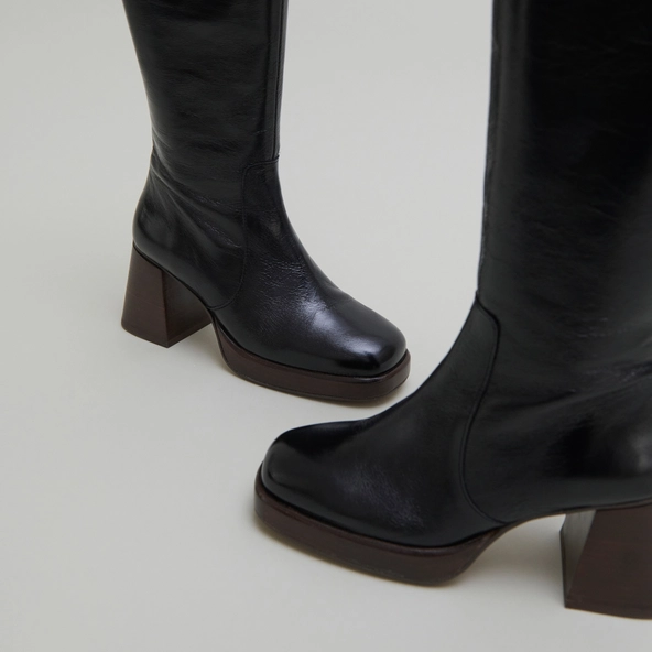 Bottes à plateformes en cuir vieilli noir | BETINA | Jonak