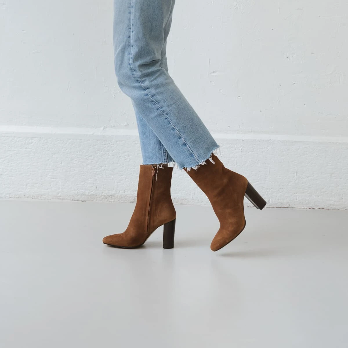 Bottines à talons en velours marron | VALORIS | Jonak